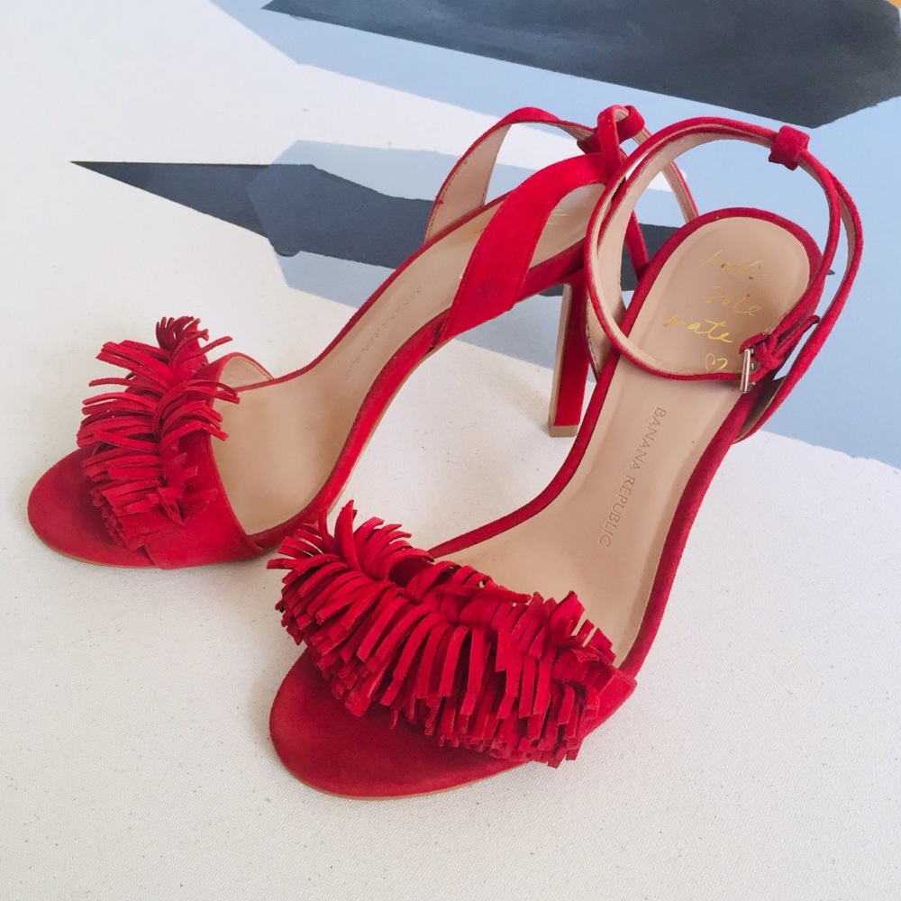 👠Banana Republic Red Suede Fringed Heeled Sandal